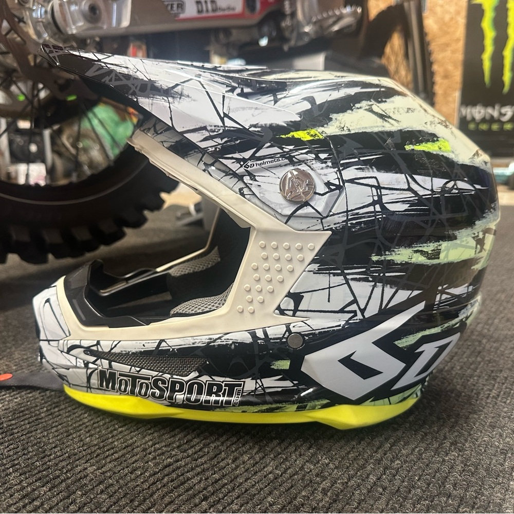 Men's Full-Face Helmet in White & Neon Yellow